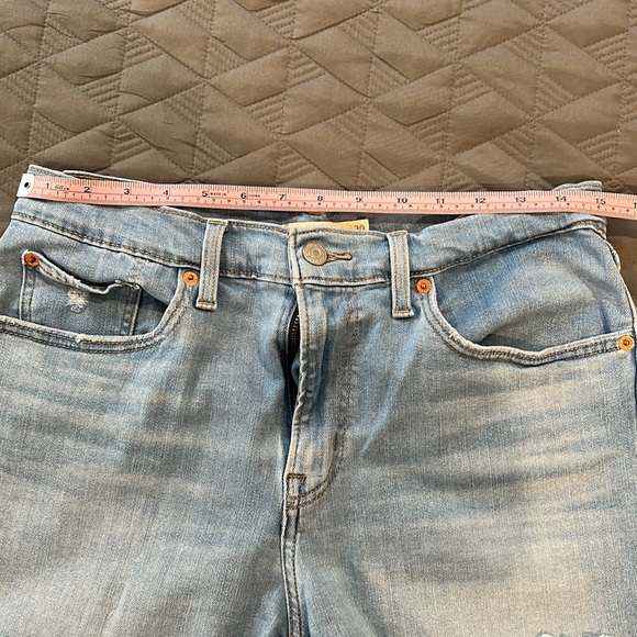 Levi’s high Rise Shorts - Picture 3 of 4